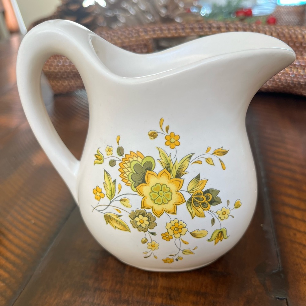 McCoy USA Creamer
